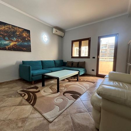 Elly Apartment Durres Bagian luar foto
