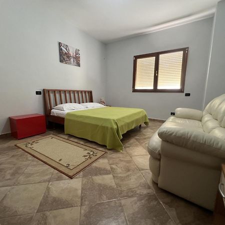 Elly Apartment Durres Bagian luar foto