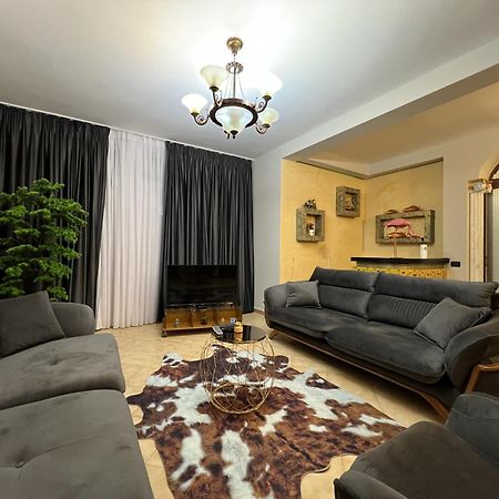 Elly Apartment Durres Bagian luar foto