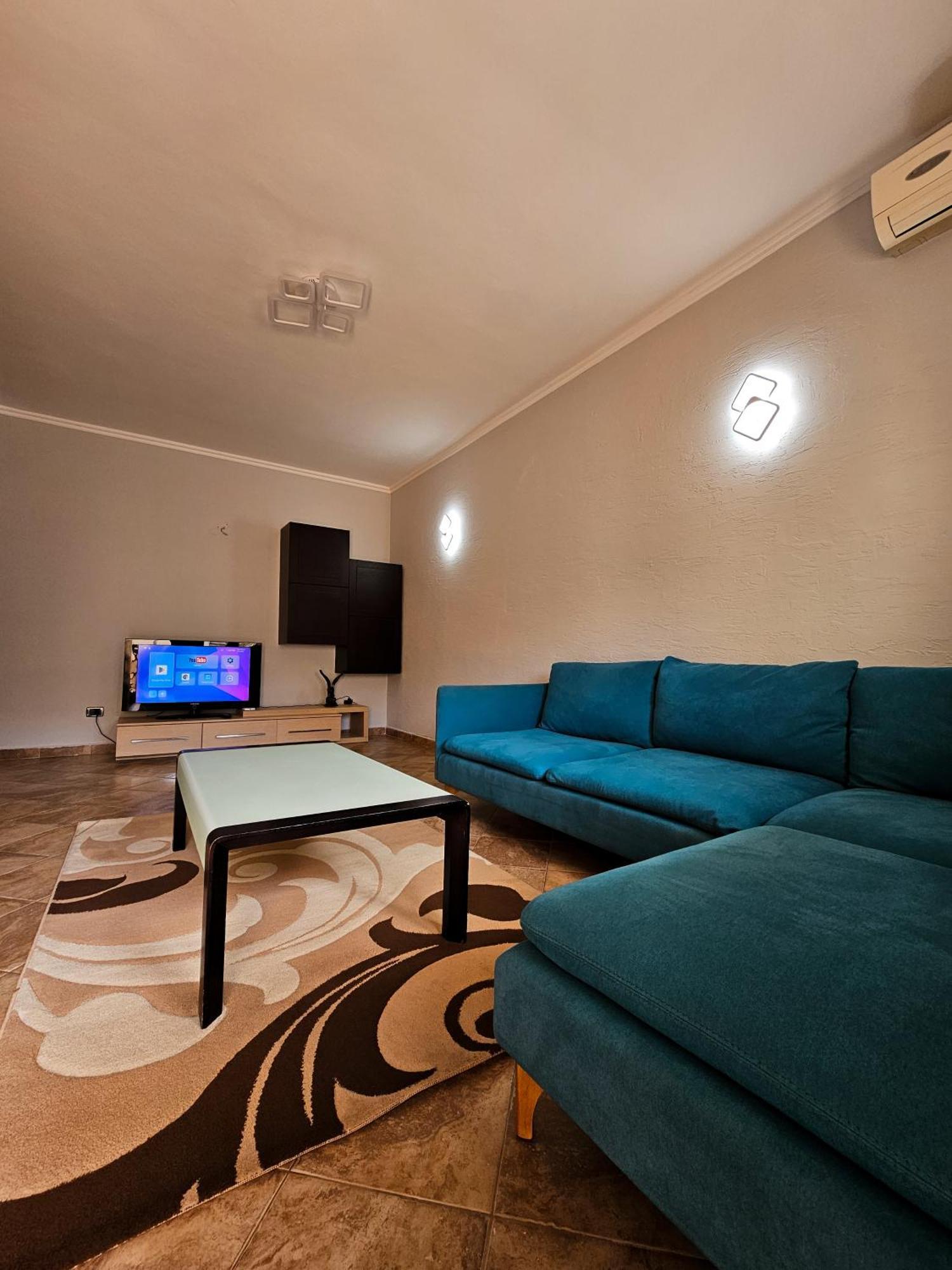 Elly Apartment Durres Bagian luar foto