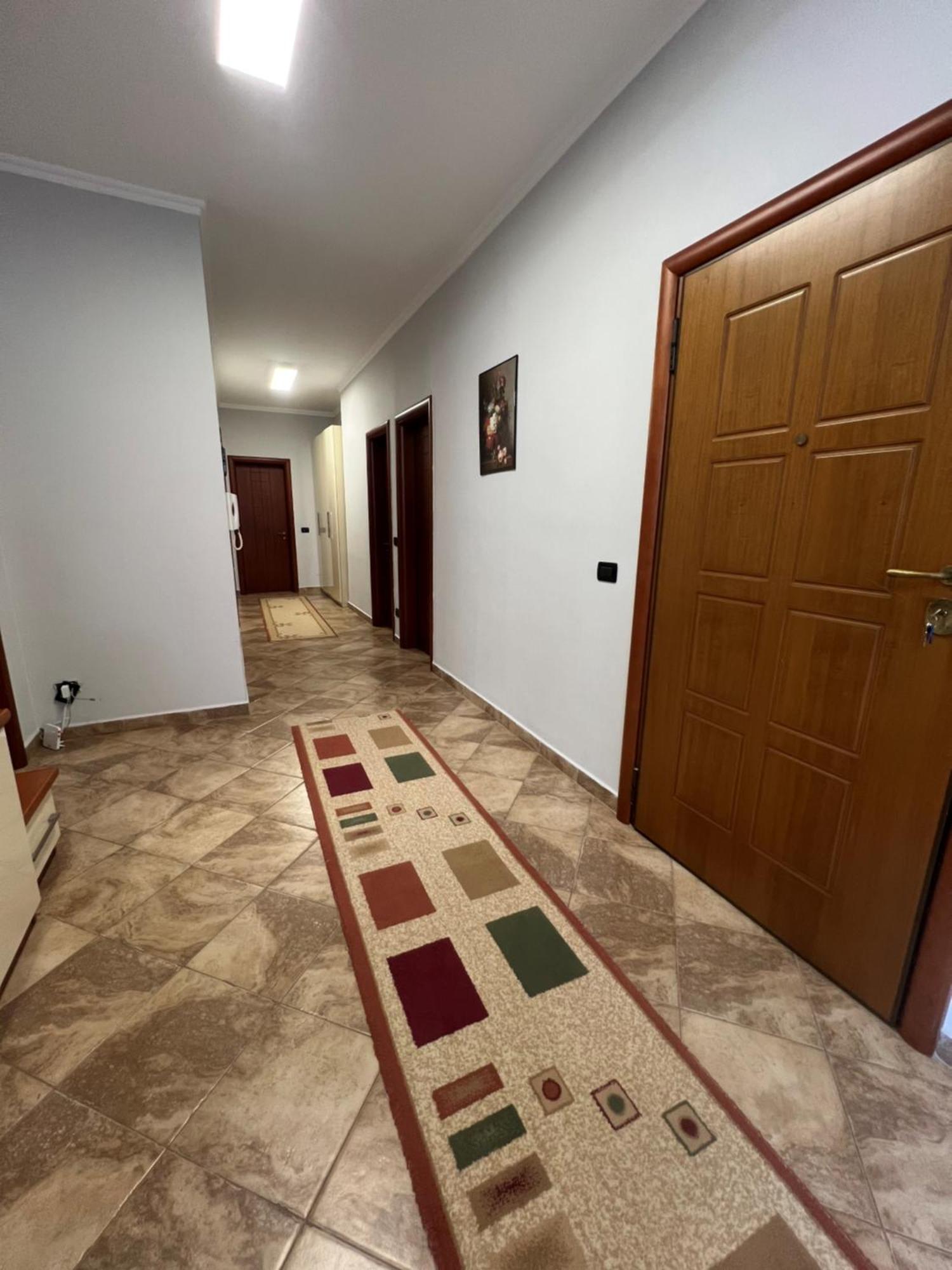 Elly Apartment Durres Bagian luar foto