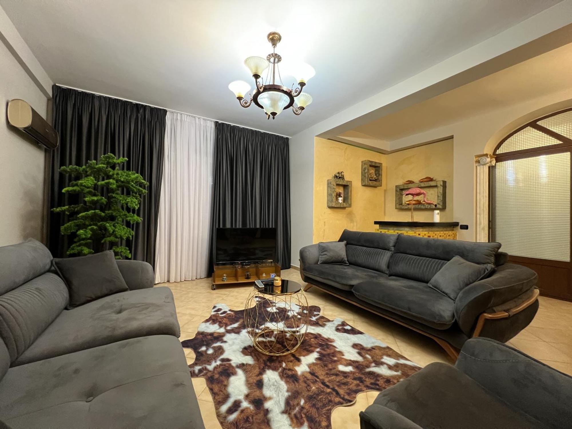 Elly Apartment Durres Bagian luar foto