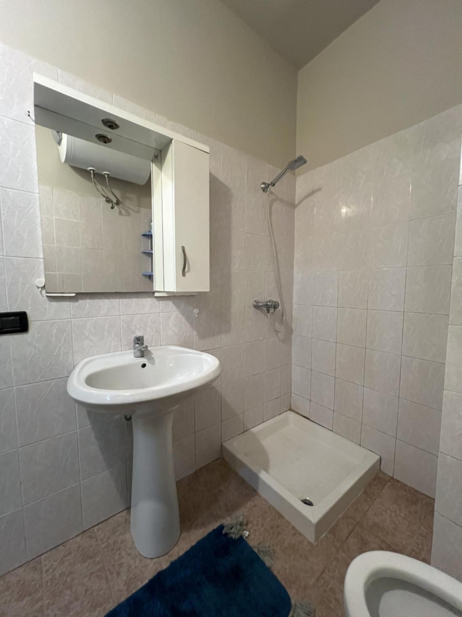Elly Apartment Durres Bagian luar foto