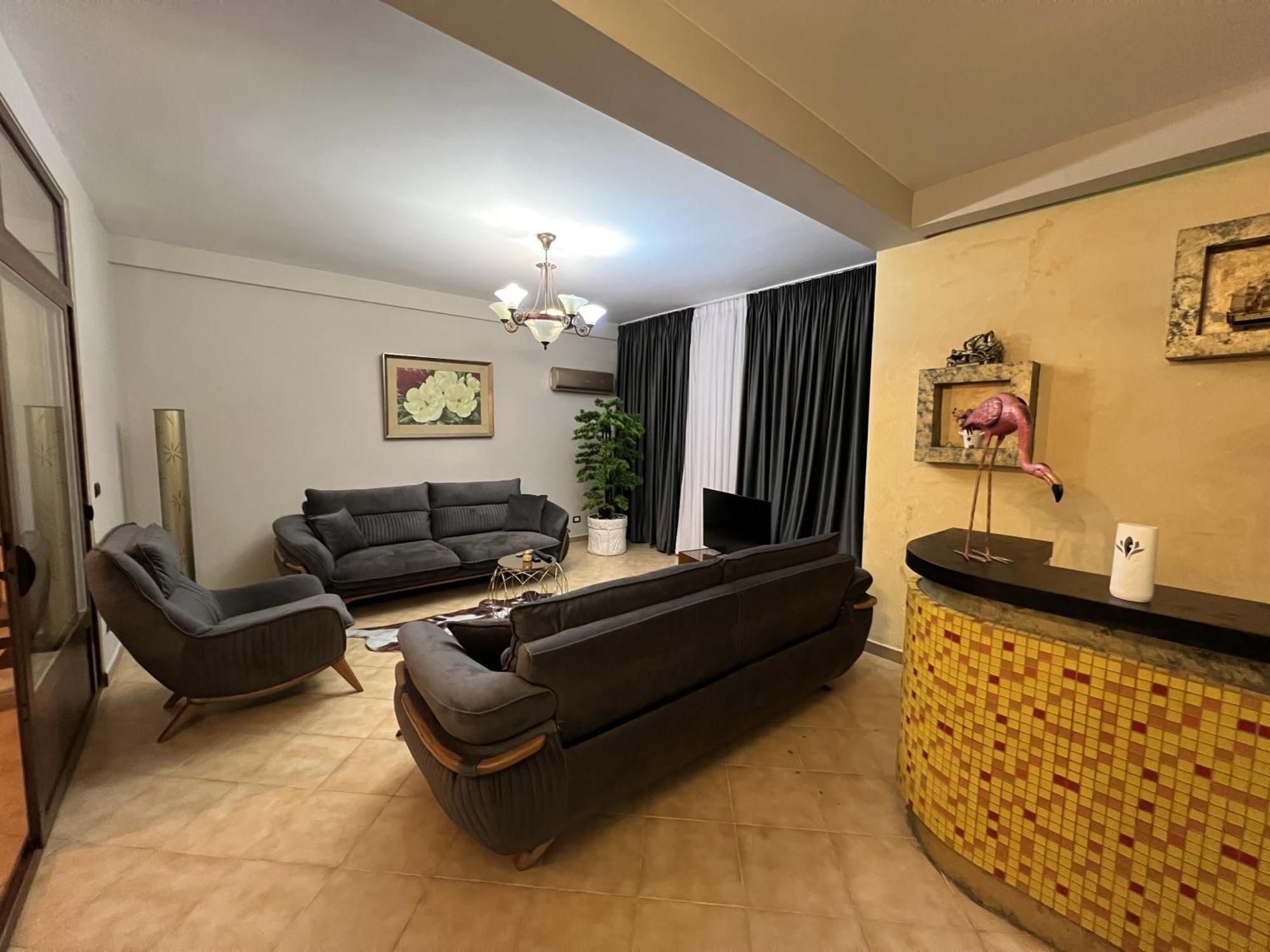 Elly Apartment Durres Bagian luar foto